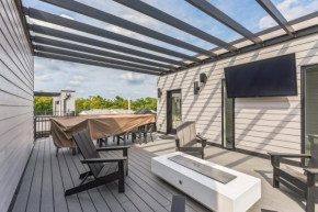 New Modern Townhome with Rooftop Patio townhouse